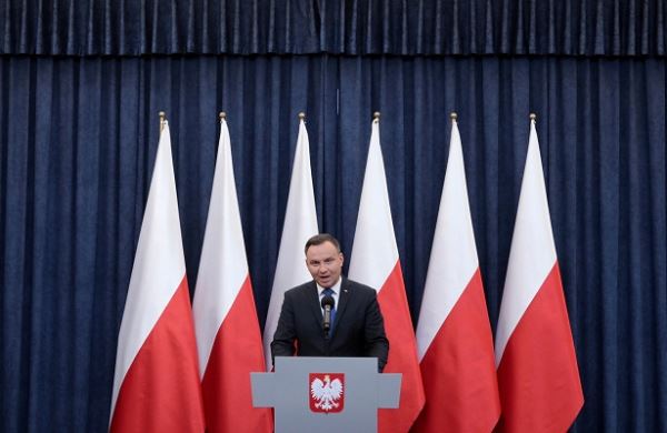<br />
Президент Польши выступил за продолжение антироссийских санкций<br />
