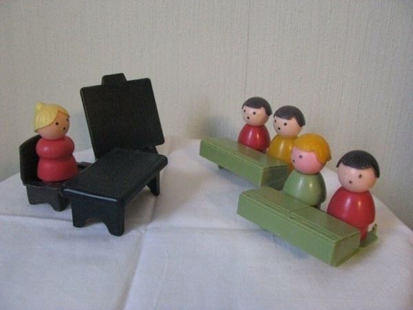 <br />
							Советские игрушки для будущих работников страны (26 фото)
<p>					