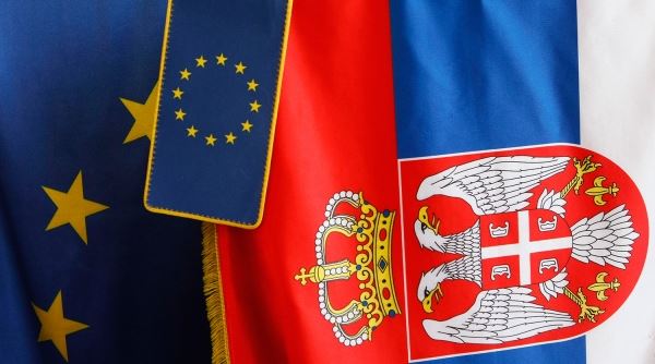Власти Сербии осудили решение Польши не звать РФ на годовщину начала войны